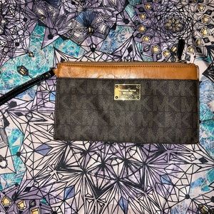 michael kors wristlet